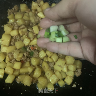 土豆炒肉末的做法步骤：8