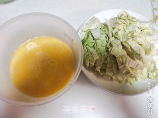 白菜炒蛋的做法步骤：1