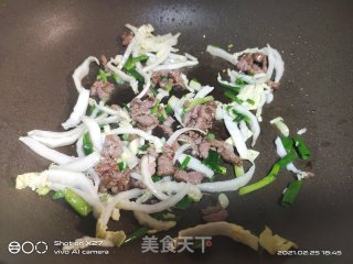 葱香牛肉炒饭的做法步骤：3