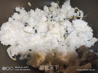 葱香牛肉炒饭的做法步骤：4