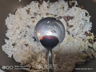 葱香牛肉炒饭的做法步骤：6