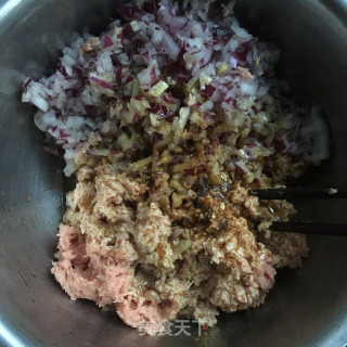 洋葱牛肉水饺的做法步骤：3