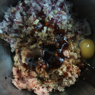 洋葱牛肉水饺的做法步骤：4