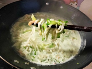 萝卜丝虾皮手擀面的做法步骤：10