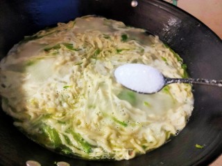 萝卜丝虾皮手擀面的做法步骤：11