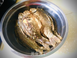 豆豉鲫鱼的做法步骤：1