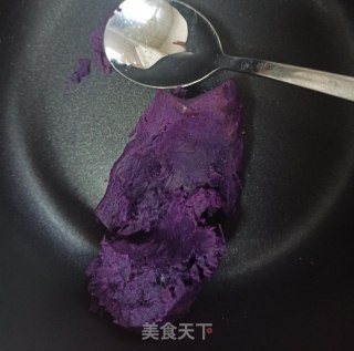 紫薯牛奶汤汤圆的做法步骤：1