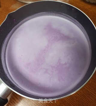 紫薯牛奶汤汤圆的做法步骤：3