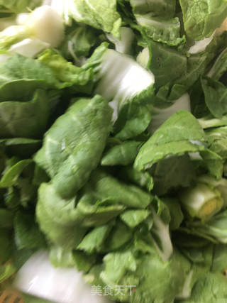 青菜炒香肠的做法步骤：1