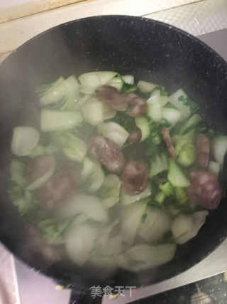 青菜炒香肠的做法步骤：5