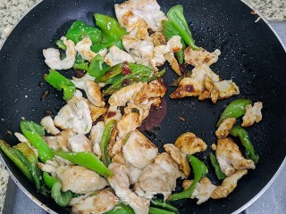 辣子鸡柳的做法步骤：8