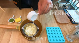 第一次尝试自制滚元宵，抹茶巧克力馅，简单又美味！的做法步骤：1