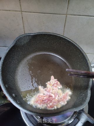 瘦肉西芹炒年糕的做法步骤：8