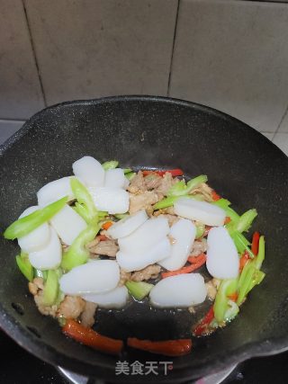 瘦肉西芹炒年糕的做法步骤：10