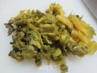 酸菜带鱼的做法步骤：2