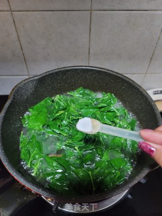 枸杞叶瘦肉汤的做法步骤：6