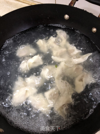 清汤抄手的做法步骤：1