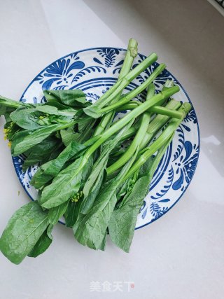 油渣炒菜心的做法步骤：1