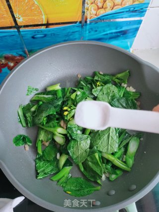 油渣炒菜心的做法步骤：8
