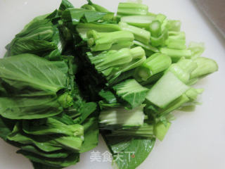 香肠炒菜芯的做法步骤：3