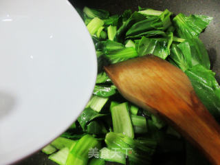 香肠炒菜芯的做法步骤：6