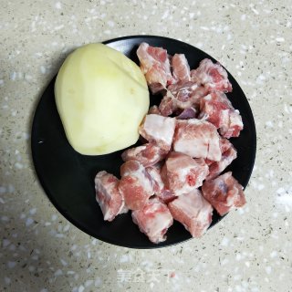 沙茶排骨煲的做法步骤：1