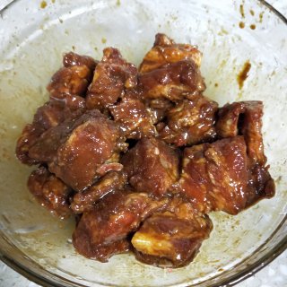 沙茶排骨煲的做法步骤：3