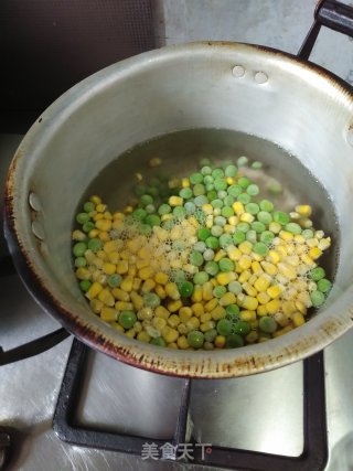 玉米青豆炒鸡丁的做法步骤：2
