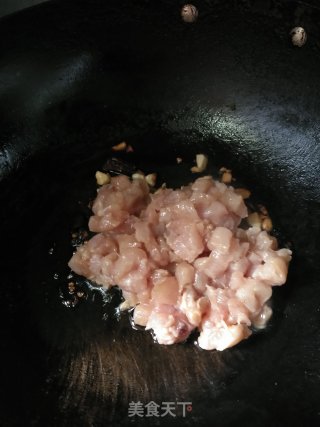 玉米青豆炒鸡丁的做法步骤：5