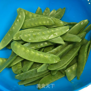 荷兰豆炒牛肉的做法步骤：2