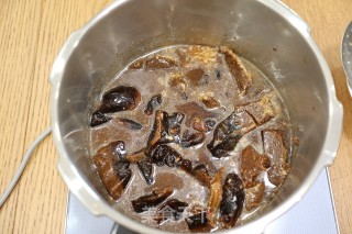 红烧牛肉面的做法步骤：4