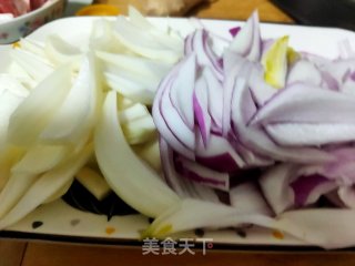 肉片炒洋葱的做法步骤：3