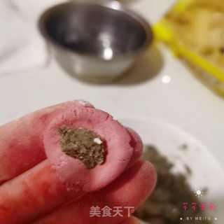 元宵节到了，送你一朵小红花汤圆的做法步骤：10