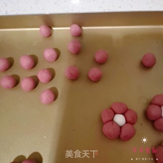 元宵节到了，送你一朵小红花汤圆的做法步骤：11