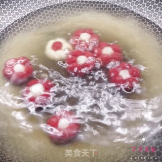 元宵节到了，送你一朵小红花汤圆的做法步骤：14