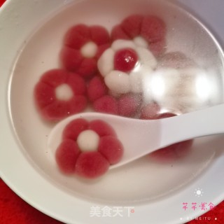 元宵节到了，送你一朵小红花汤圆的做法步骤：17