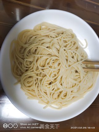 芦笋肉片炒面的做法步骤：3