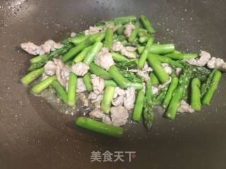 肉片炒芦笋的做法步骤：5