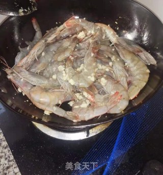 蒜蓉大虾的做法步骤：4