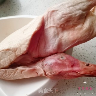 鸭子煲的做法步骤：1