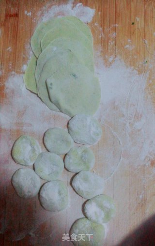 韭菜鸡蛋锅贴的做法步骤：8