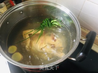 家庭版白切鸡的做法步骤：2