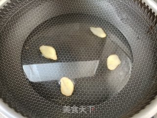 白灼鱿鱼的做法步骤：3