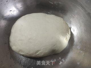 猪肉杏鲍菇胡萝卜水饺的做法步骤：1