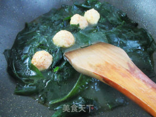 黄金鱼蛋裙带菜汤的做法步骤：7