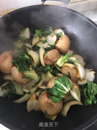 油面筋塞肉烧青菜的做法步骤：5