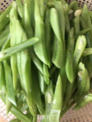 刀豆炒肉丝的做法步骤：2