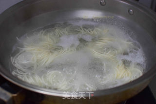 葱油拌面的做法步骤：2