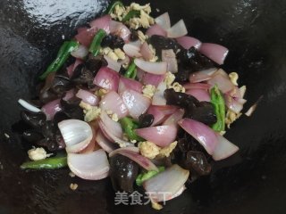 黑木耳洋葱炒蛋的做法步骤：9