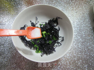 紫菜捶肉汤的做法步骤：3